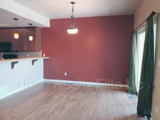 Building Photo - 1555 Promontory Bluff View