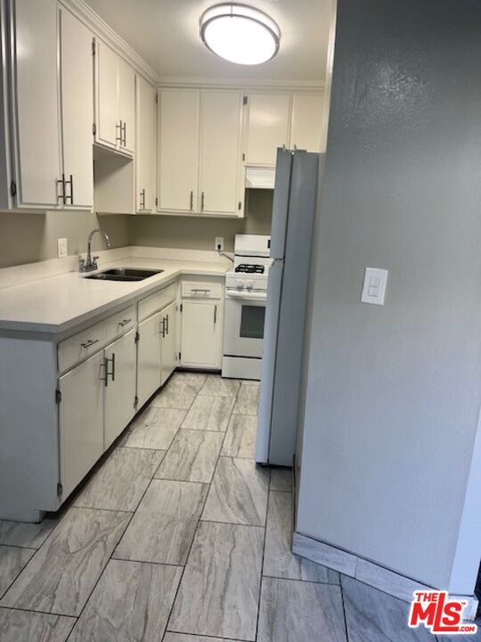 Building Photo - 10540 Balboa Blvd