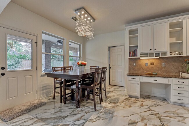 Building Photo - 18 Wyckham Cir