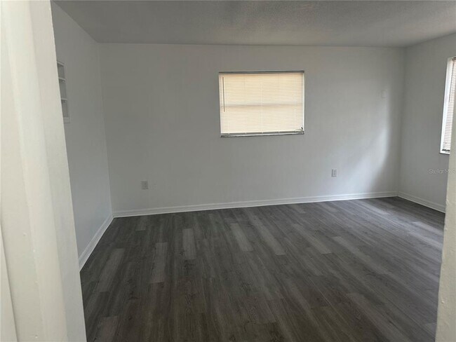 Building Photo - 2075 Plateau Rd