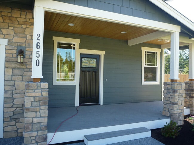 Building Photo - ***PENDING APPLICATION***Impressive Dog Fr...