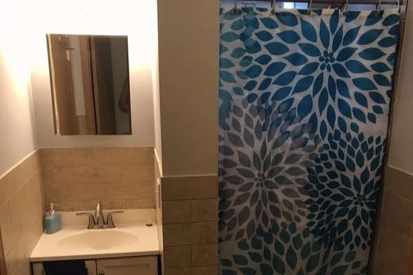 Bathroom (furnished) - 2212 W 21st Pl