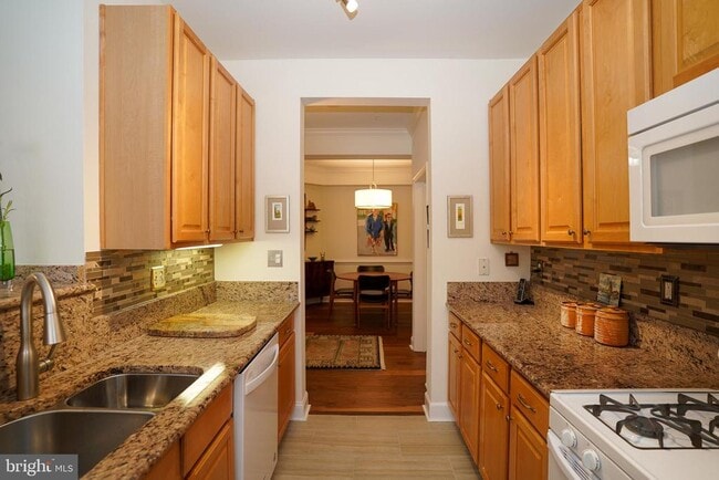 Building Photo - 2111 Ganton Green