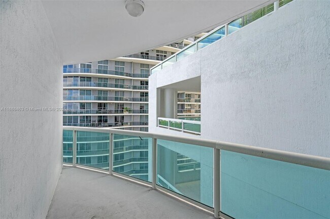 Building Photo - 1800 N Bayshore Dr