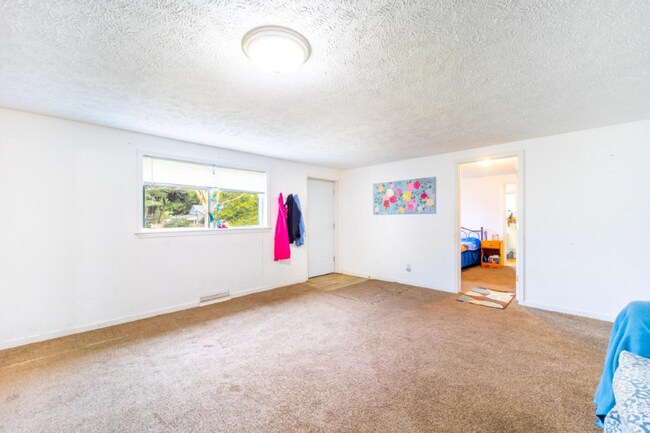 Building Photo - 7634 Thomas St