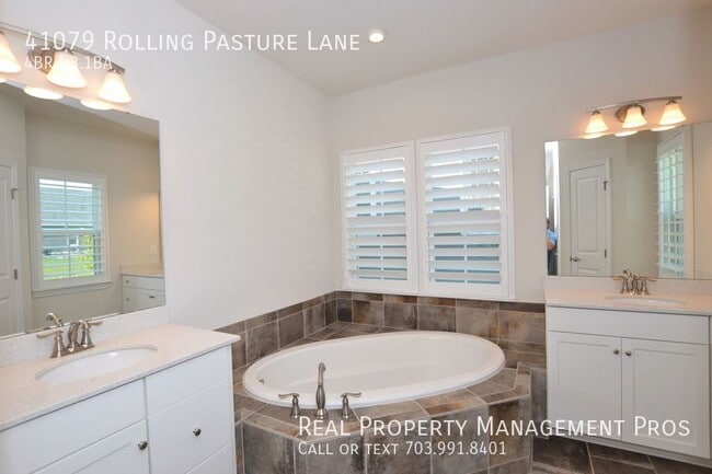 Building Photo - 41079 Rolling Pasture Ln