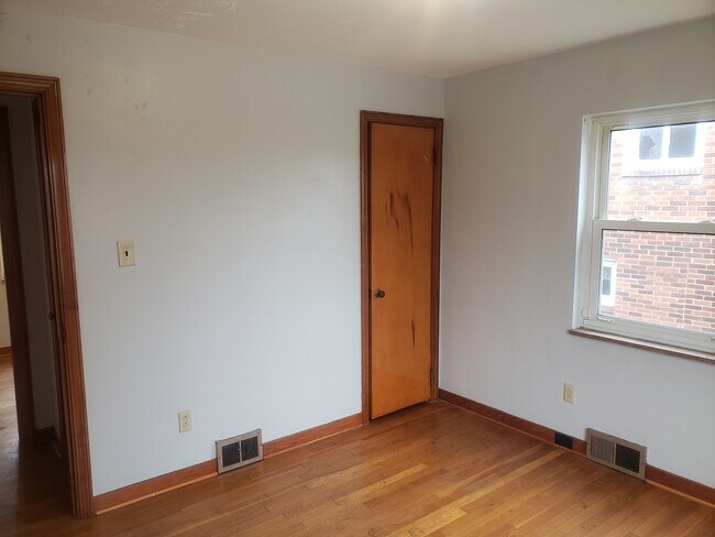 Building Photo - 215 Cheston St