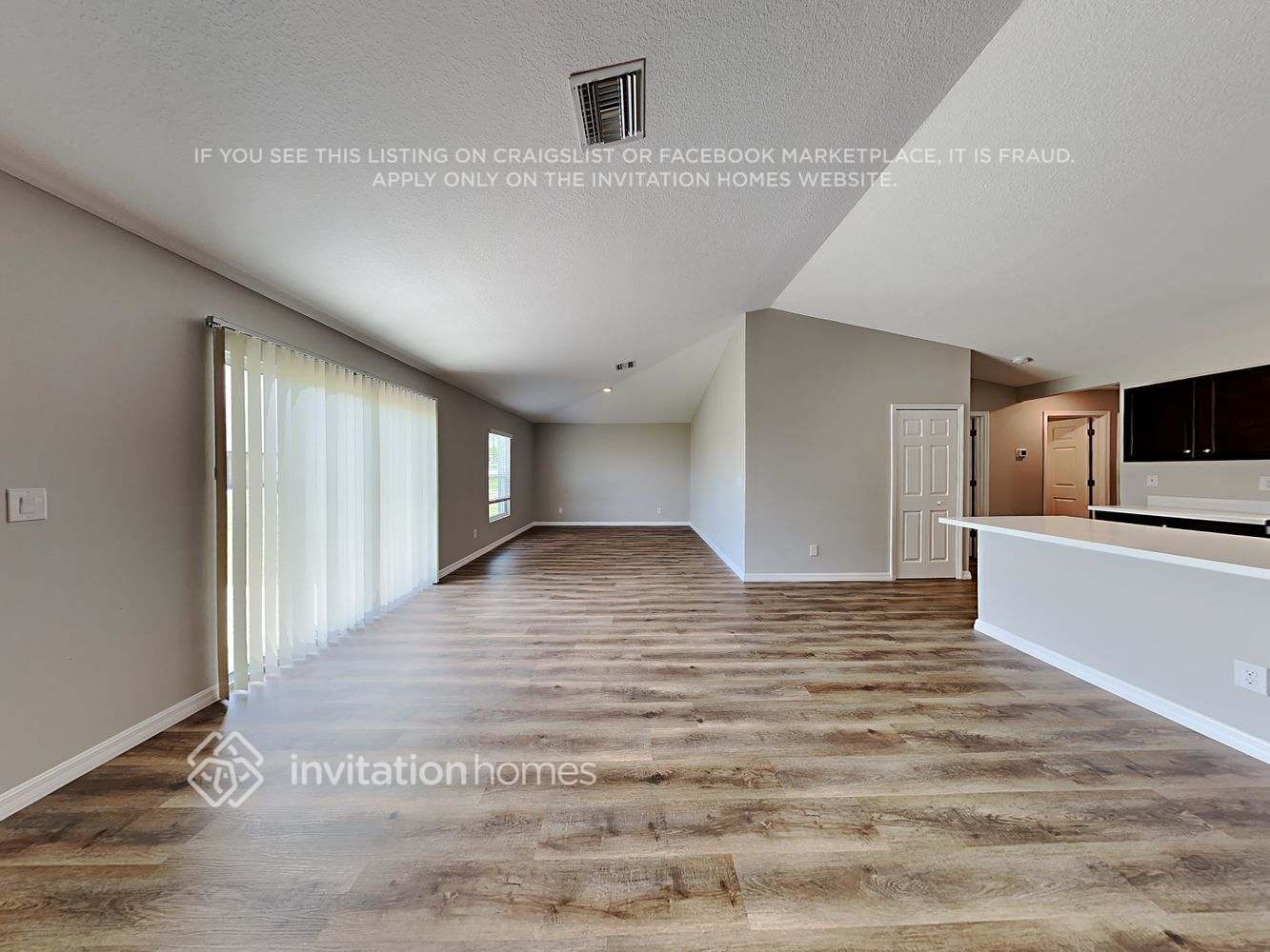 Building Photo - 704 NE Juanita Ct