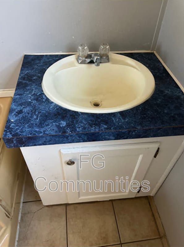 Building Photo - 147 Oak Knoll Dr