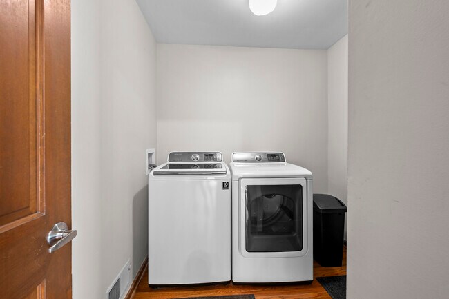 Building Photo - 38636 Rutgers Dr