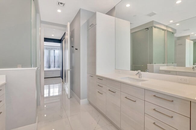 Building Photo - 4010 NW 18th Way