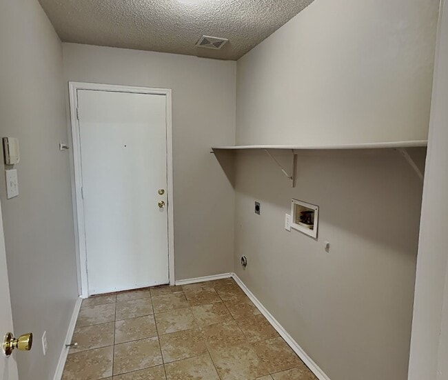Building Photo - READY NOW! COME CHECK IT OUT!