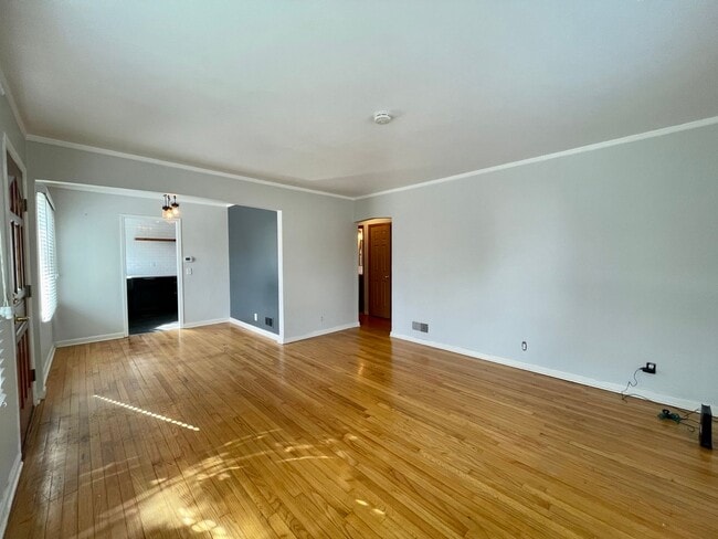 Building Photo - Cute Classic 1950s 2 Bd 1 Ba House + Bonus Room w/ Washer & Dryer, AC and Fenced Spacious Yard!
