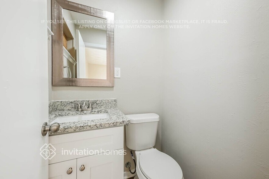 Building Photo - 3004 Albany Dr