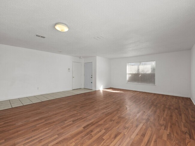 Building Photo - 1237 McCary St