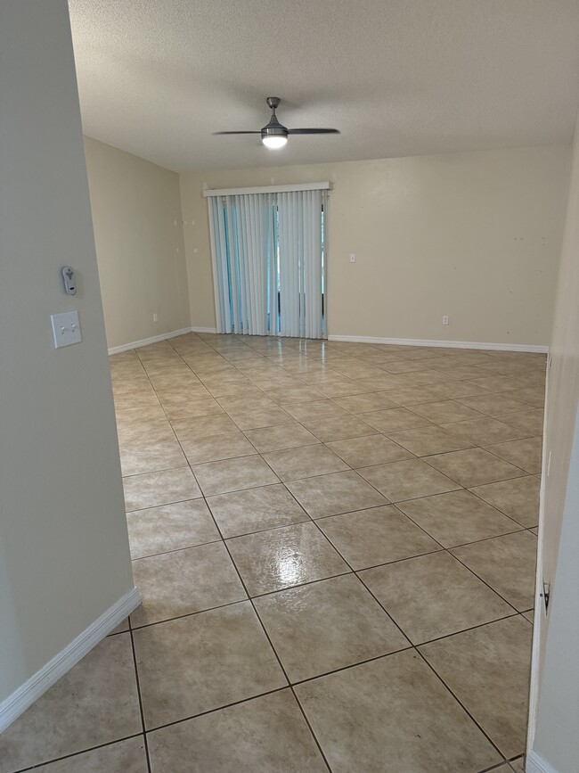 Building Photo - 5544 Wendy Lee Dr