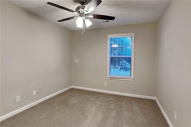 Building Photo - 163 Springbrooke Trl