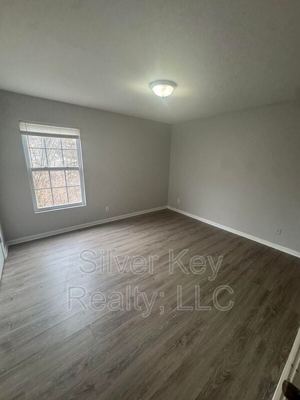 Building Photo - 220 Willow Creek Drive