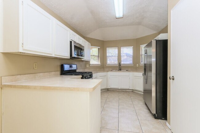 Building Photo - 20030 River Brook Dr