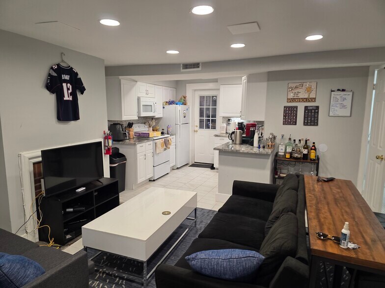 Building Photo - 2207 K St NW