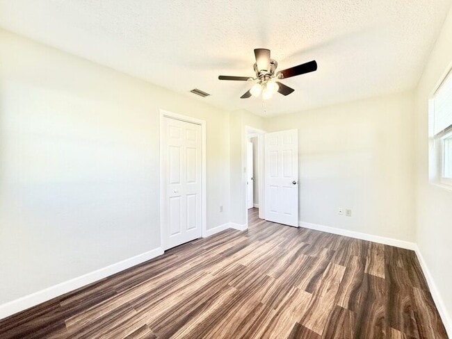 Building Photo - 1221 Jewel Ave