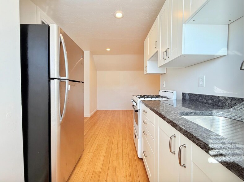 Building Photo - 1375 S 1000 E
