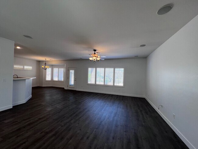 Building Photo - Freshly Upgraded 55+ Sun City Anthem