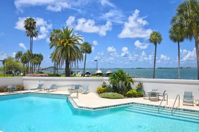 Building Photo - 988 Blvd of the Arts