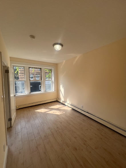 Building Photo - 302 Osborne Terrace