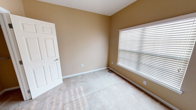 Building Photo - 3-Bedroom Ground-Level Unit with Rear View in Gated Community – Stair Access Required