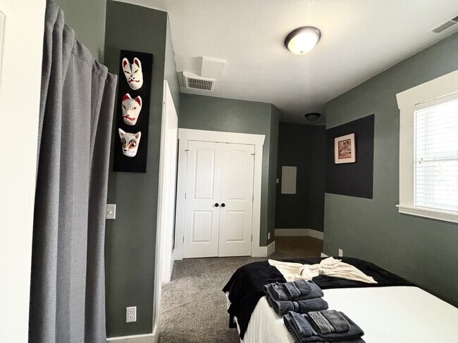 Building Photo - 608 Park St.