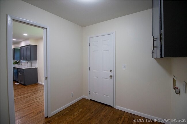 Building Photo - 5678 S Yorktown Pl