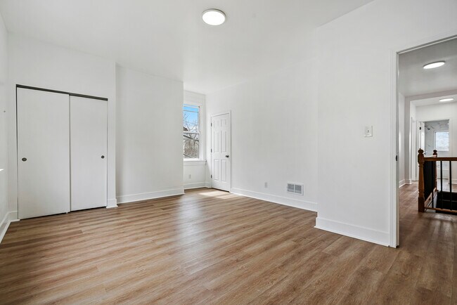 Building Photo - 198 Oneida St