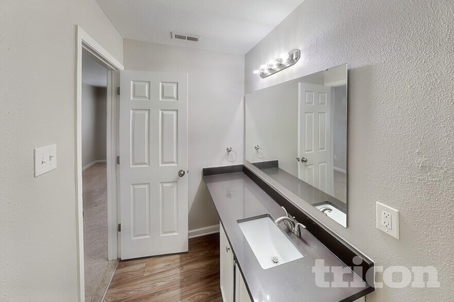 Building Photo - 1362 Cadre Cir