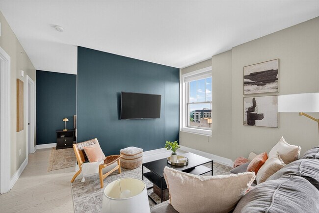 Building Photo - 400 Walnut St