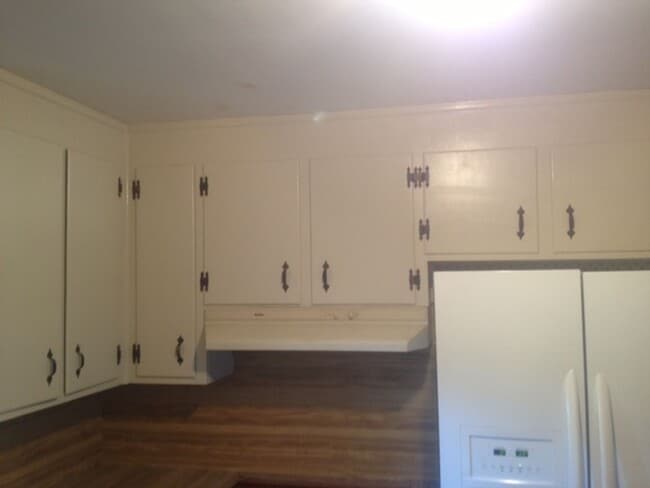 Building Photo - Charming 4BR/2BA Home with Elegant Features and Outdoor Bliss!