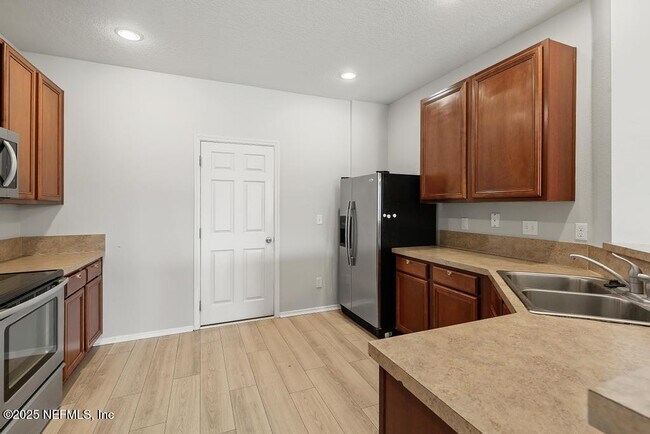 Building Photo - 6019 Bartram Village Dr