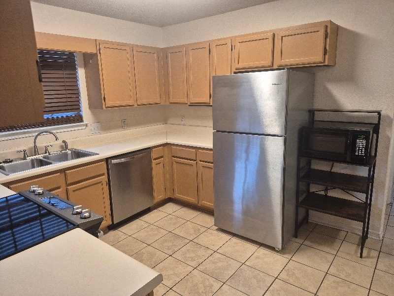 Building Photo - 1108 Sweetbriar St