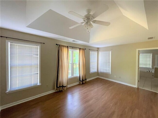 Building Photo - 10730 Pinewalk Forest Cir