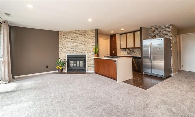 Building Photo - 150 N Bedford Rd