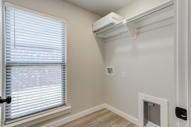 Building Photo - Brand New 4/2 in South Lubbock!