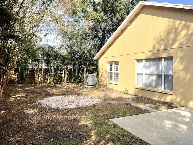 Building Photo - 14911 Rocky Ledge Dr