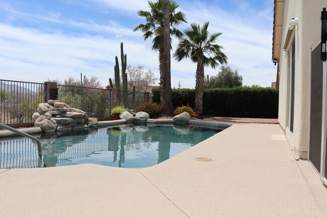 Building Photo - 4943 W Rosebay Dr