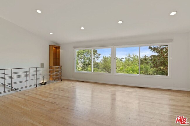 Building Photo - 13463 Rand Dr