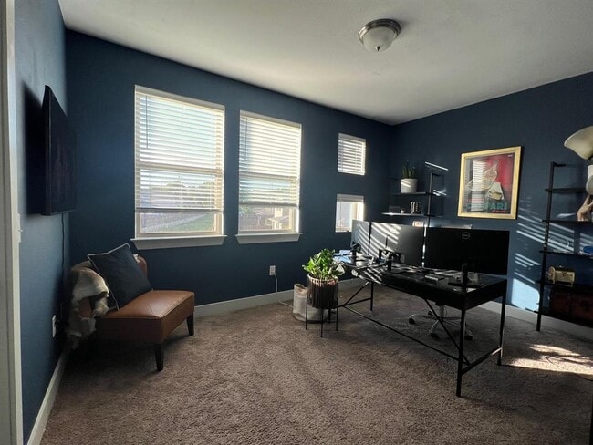 Building Photo - 9605 Tanager Way