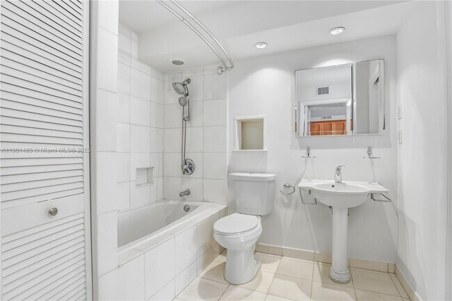 Building Photo - 345 Ocean Dr