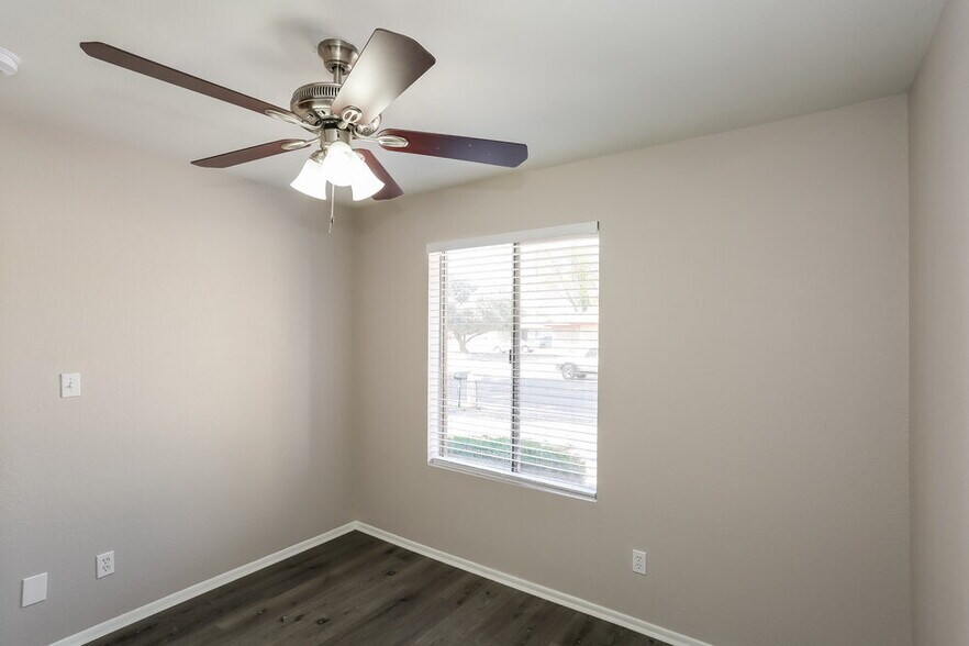 Building Photo - 9103 N 63rd Ln