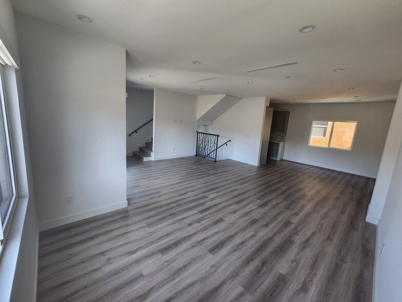 Building Photo - 10146 Fernglen Ave