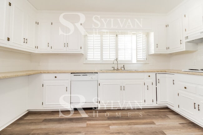 Building Photo - At Last, This Is What You Have Been Searching For!