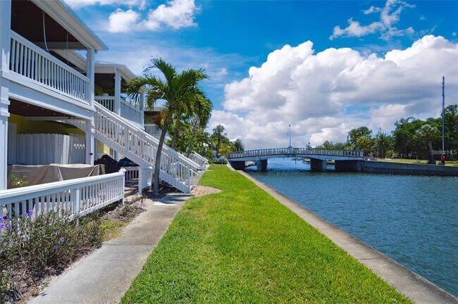 Building Photo - 3889 Pompano Dr SE